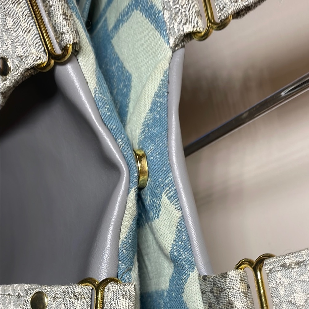 Chic Gray Mixed Media Shoulder Bag - Picture 9 of 14
